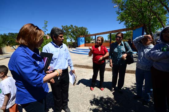 Rehabilitan saltillenses y autoridades dos plazas 