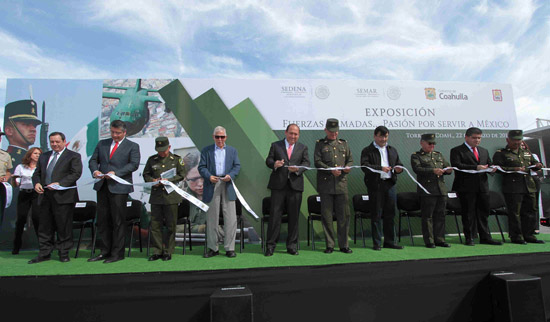 RUBÉN MOREIRA Y EL GENERAL SALVADOR CIENFUEGOS INAUGURAN MAGNA EXPOSICIÓN MILITAR