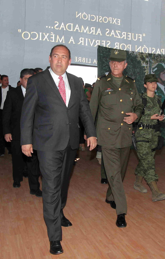 RUBÉN MOREIRA Y EL GENERAL SALVADOR CIENFUEGOS INAUGURAN MAGNA EXPOSICIÓN MILITAR