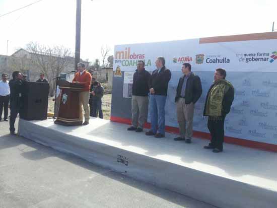 Secretario de gobierno y alcalde  inauguran obras de pavimentación