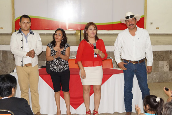 Atestigua municipio entregan de becas de Oportunidades 