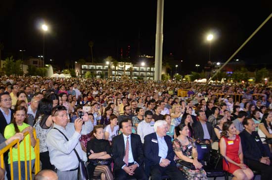 DISFRUTAN 20 MIL TORREONENSES CONCIERTO DE FERNANDO DE LA MORA Y LA CAMERATA COAHUILA