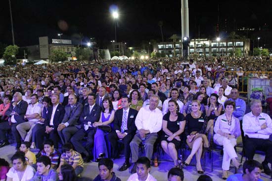 DISFRUTAN 20 MIL TORREONENSES CONCIERTO DE FERNANDO DE LA MORA Y LA CAMERATA COAHUILA