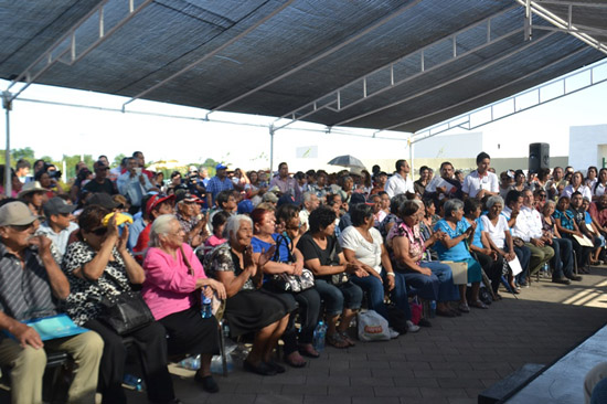 Entrega Gobernador RMV escrituras y unidades para San Juan de Sabinas 