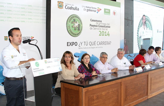   ENTREGAN PREMIO COAHUILENSE AL SERVICIO SOCIAL 2014