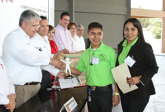 Entregan Premio Coahuilense al Servicio Social 2014 