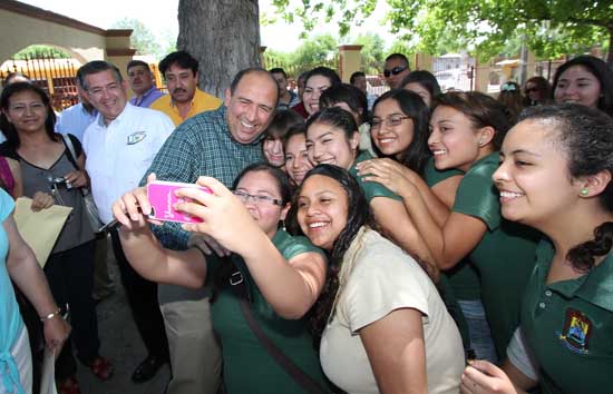  OFRECE RUBÉN MOREIRA RESPALDO PARA QUE MÁS JÓVENES CUENTEN CON EDUCACIÓN MEDIA SUPERIOR