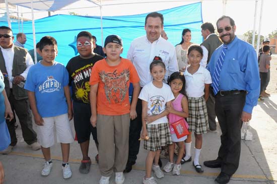 Participa alcalde en festejo a niños de la Colonia Praderas del Sur 