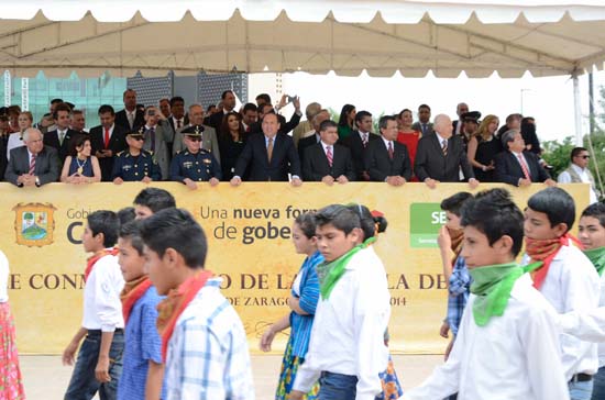 PRESIDE GOBERNADOR DESFILE CONMEMORATIVO DE LOS 100 AÑOS DE LA TOMA DE TORREÓN