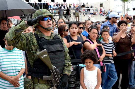 PRESIDE GOBERNADOR DESFILE CONMEMORATIVO DE LOS 100 AÑOS DE LA TOMA DE TORREÓN