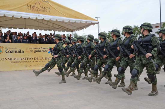 PRESIDE GOBERNADOR DESFILE CONMEMORATIVO DE LOS 100 AÑOS DE LA TOMA DE TORREÓN