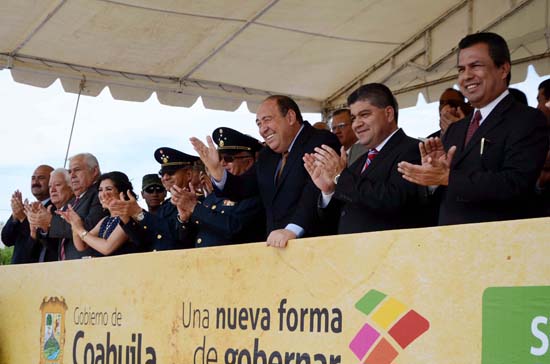 PRESIDE GOBERNADOR DESFILE CONMEMORATIVO DE LOS 100 AÑOS DE LA TOMA DE TORREÓN