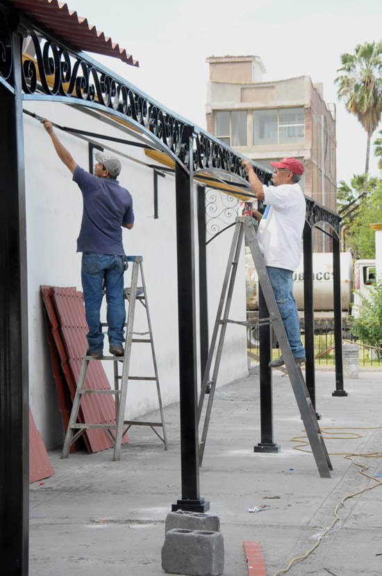 Rehabilitan áreas para boleros en Plaza Alonso de León 