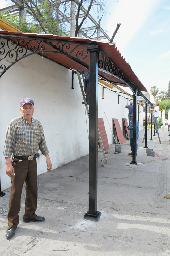 Rehabilitan áreas para boleros en Plaza Alonso de León 