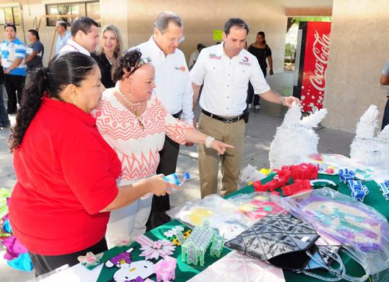 SE BENEFICIAN MADRES DE FAMILIA Y ADULTOS MAYORES A TRAVÉS DE PROGRAMAS Y TALLERES IMPLEMENTADOS POR EL DIF 