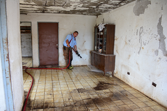  CONCLUYE LIMPIEZA TOTAL DE VIVIENDA PROPIEDAD DE ACUMULADOR DE BASURA