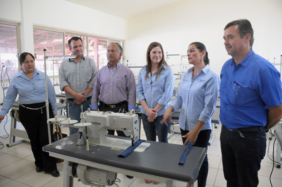 Cuenta Casa Meced con máquinas de coser para su uso 