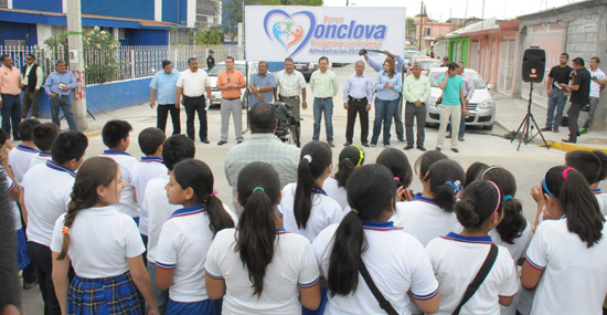 Entrega Alcalde Licenciado Gerardo García pavimento en la Colonia Primero de Mayo 