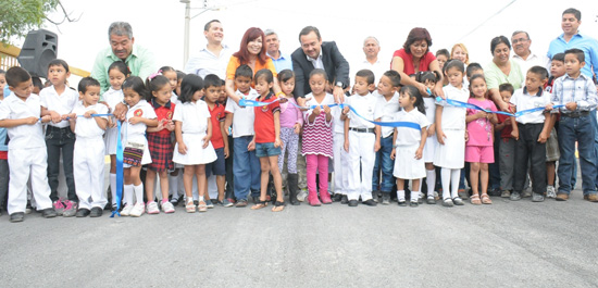 Entrega Alcalde Licenciado Gerardo García Pavimento en la Colonia José de las Fuentes 