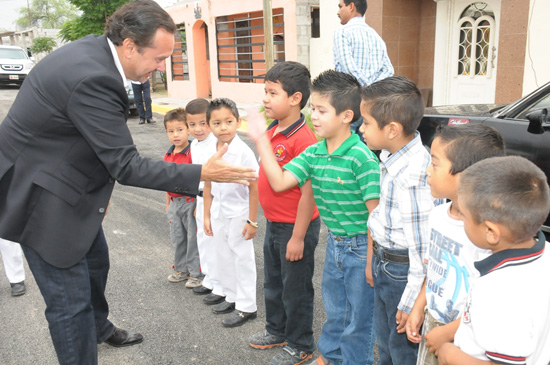 Entrega Alcalde Licenciado Gerardo García Pavimento en la Colonia José de las Fuentes 