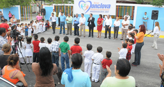 Entrega Alcalde Licenciado Gerardo García Pavimento en la Colonia José de las Fuentes 