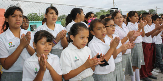 ENTREGA EVARISTO LENIN PÉREZ OBRA EN JARDIN DE NIÑOS “CONAFE” DEL EJIDO “LAS CUEVAS”.