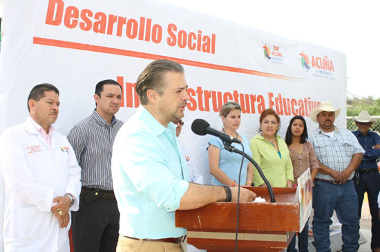 ENTREGA EVARISTO LENIN PÉREZ OBRA EN JARDIN DE NIÑOS “CONAFE” DEL EJIDO “LAS CUEVAS”.