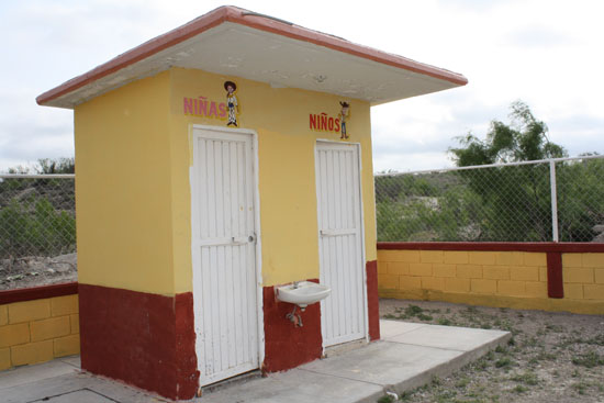 ENTREGA EVARISTO LENIN PÉREZ OBRA EN JARDIN DE NIÑOS “CONAFE” DEL EJIDO “LAS CUEVAS”.