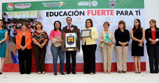 ESTUDIANTES DEL JARDÍN DE NIÑOS “HUMBERTO GÓMEZ MARTÍNEZ” TIENEN MAYOR SEGURIDAD AL CONTAR CON BARDA PERIMETRAL