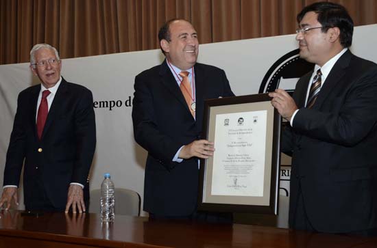    RECIBE RUBÉN MOREIRA MEDALLA DE HONOR ‘FRANCISCO GARCÍA CÁRDENAS’