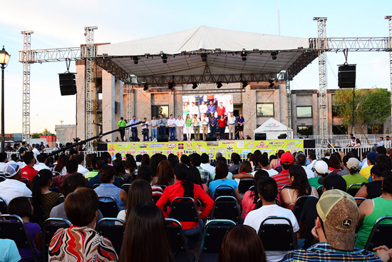 RECIBEN JÓVENES NIGROPETENSES TARJETA "JOVEN FUERTE" Y CONFERENCIA MOTIVACIONAL "RETOMAR, TE RETO A SER FELIZ"