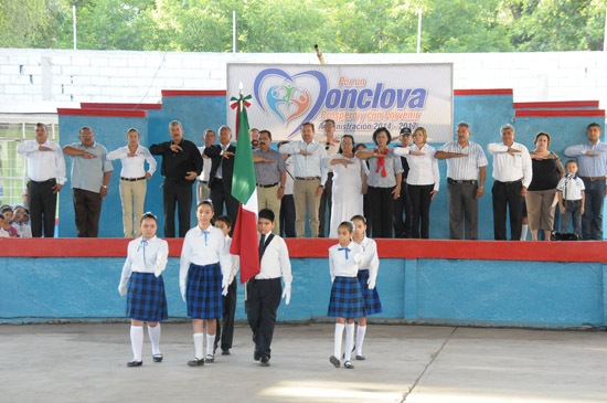 Refrenda Licenciado Gerardo García todo su apoyo a las escuelas en favor de la educación 