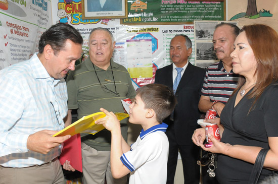 Refrenda Licenciado Gerardo García todo su apoyo a las escuelas en favor de la educación 