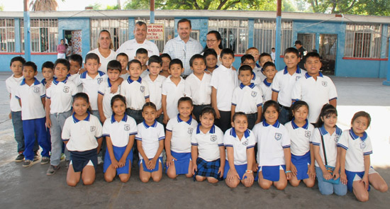 Refrenda Licenciado Gerardo García todo su apoyo a las escuelas en favor de la educación 