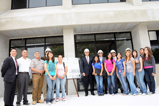 SUPERVISA Y ENTREGA PURÓN JOHNSTON OBRAS EDUCATIVAS Y DE CONTENIDO SOCIAL PARA BENEFICIO DE LOS NIGROPETENSES 