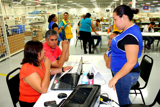 VISITA EL ALCALDE EVARISTO LENIN PÉREZ MAQUILADORA: “GENTHERM”.