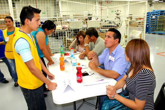 VISITA EL ALCALDE EVARISTO LENIN PÉREZ MAQUILADORA: “GENTHERM”.