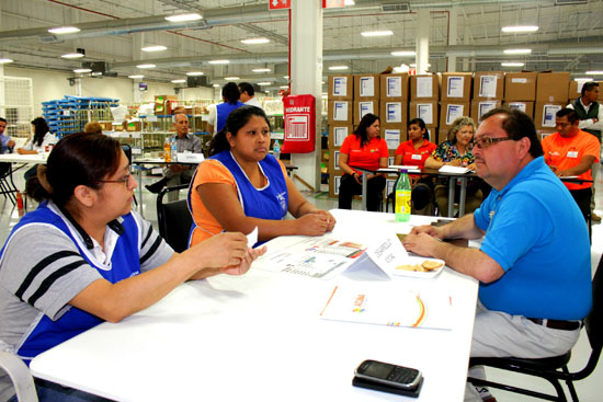 VISITA EL ALCALDE EVARISTO LENIN PÉREZ MAQUILADORA: “GENTHERM”.