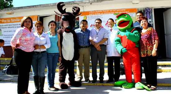 Continúa administración municipal campaña contra “el dengue” en escuela “Niños Héroes” 