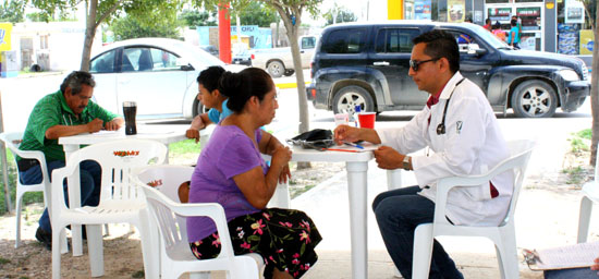 Dirección de Salud municipal realiza consultas médicas continuas a damnificados 