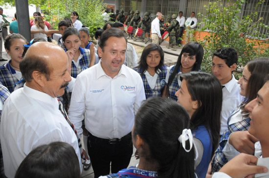 En la Secundaria Harold Pape presidieron autoridades el lunes cívico 