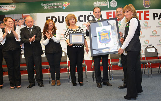 EXHORTA MUNICIPIO A ESTUDIANTES DE INSTITUTO ESPERANZA A UNIR ESFUERZOS PARA CONSTRUIR UN MEJOR PIEDRAS NEGRAS 