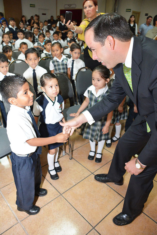 EXHORTA MUNICIPIO A ESTUDIANTES DE INSTITUTO ESPERANZA A UNIR ESFUERZOS PARA CONSTRUIR UN MEJOR PIEDRAS NEGRAS 