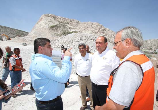 Supervisa gobernador trabajos de construcción en el bulevar Laguna 