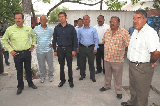 Supervisan construcción de sanitarios en Escuela Chamizal 