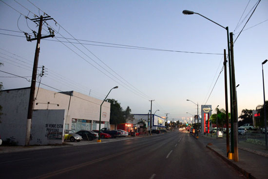 TIENE AVENIDA EMILIO CARRANZA CIEN POR CIENTO DE ALUMBRADO PÚBLICO 