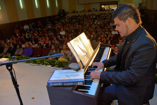 ALUMNOS HACEN GALA DE TALENTO ARTÍSTICO Y CULTURAL 