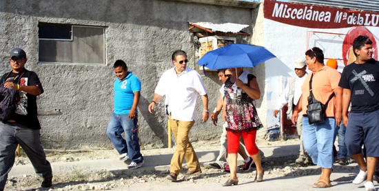 CONTINUA EL ALCALDE EVARISTO LENIN PÉREZ VISITANDO ZONAS AFECTADAS POR INUNDACIÓN.