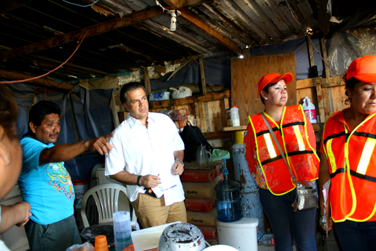 CONTINUA EL ALCALDE EVARISTO LENIN PÉREZ VISITANDO ZONAS AFECTADAS POR INUNDACIÓN.