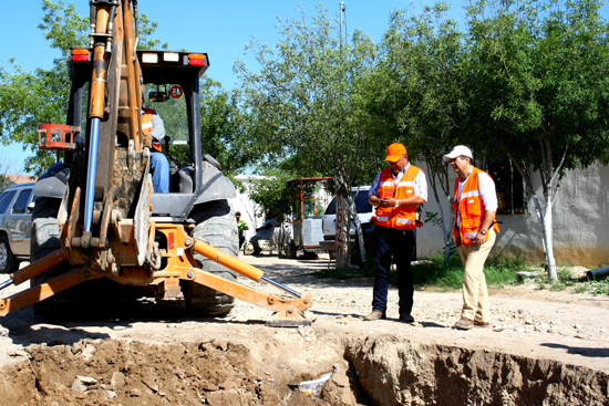 CONTINUA EL ALCALDE EVARISTO LENIN PÉREZ VISITANDO ZONAS AFECTADAS POR INUNDACIÓN.